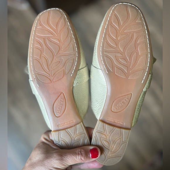 Born ✨Gold✨leather Mule Slip On Flats with Bow Detail Size 7 - Picture 8 of 8